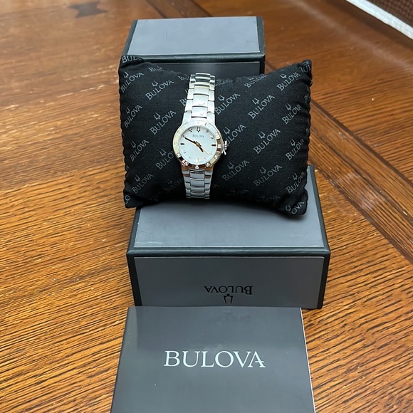 Bulova watch new in a box - Picture 4 of 8